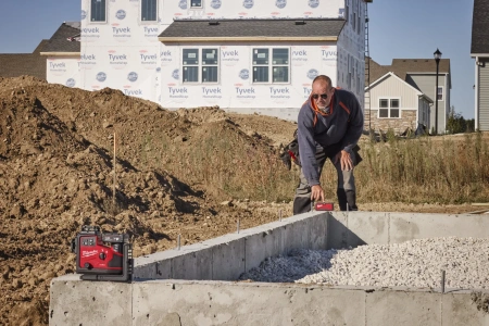 Аккумуляторный мультилинейный лазерный нивелир (3 линии x 360) с зеленым лучом Milwaukee M12 A3PLO-0C (Арт. 4933499001)