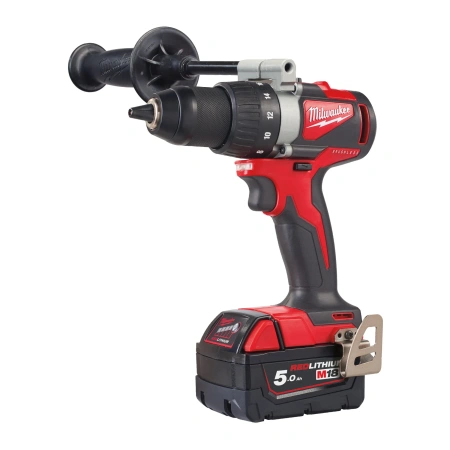 Аккумуляторная безударная дрель-шуруповерт Milwaukee M18 BLDD2-502X  (Арт. 4933464515)