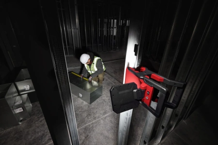 Аккумуляторный светодиодный фонарь с шарнирным световым блоком Milwaukee M18 PAL2-0 (замена для 4933464105) (Арт. 4933493547)