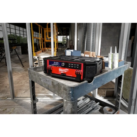 Аккумуляторное радио DAD+/зарядное устройство Milwaukee M18 PRCDAB+-0 PACKOUT с Bluetooth  (Арт. 4933472112)