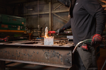 Молоток кузнечный Milwaukee с рукояткой из стекловолокна 1.81кг (Арт. 4932498308)