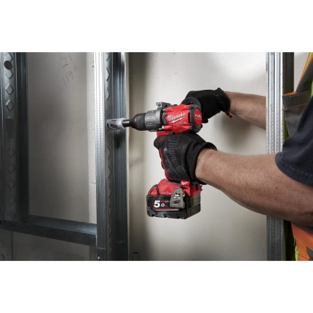 Аккумуляторная ударная дрель-шуруповерт Milwaukee M18 ONEPD2-502X FUEL ONE-KEY  (Арт. 4933464527)