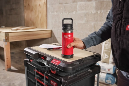 Термос красный Milwaukee PACKOUT CHUG LID 710 мл (Арт. 4932493465)