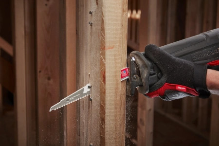 Полотно для сабельной пилы, демонтажное по дереву, дереву с гвоздями, пластику с твердосплавными зубьями Milwaukee AX CARBIDE TEETH 230 мм/ шаг зуба 5 мм (1 шт) (экоупак.) (замена для 48005226) (Арт. 48475226)