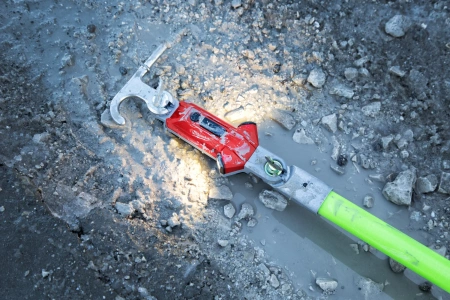 Аккумуляторный светодиодный фонарь для работ с ЛЭП, заряжаемый через USB Milwaukee L4 HSL-301 (Арт. 4933493968)