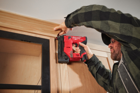 Аккумуляторный гвоздезабиватель(нейлер) с прямым магазином Milwaukee M12 FCN18GS-0X FUEL (Арт. 4933493354)