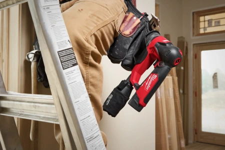 Аккумуляторная эксцентриковая шлифовальная машина Milwaukee M12 FSDR75-202B FUEL (Арт. 4933498233)