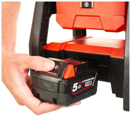Аккумуляторный светодиодный фонарь с шарнирным световым блоком Milwaukee M18 HAL-0  (Арт. 4933451262)