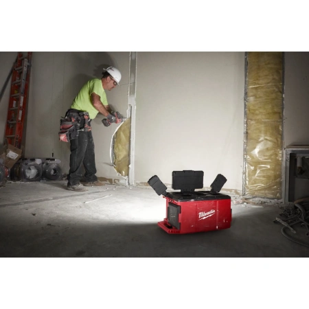 Аккумуляторный светодиодный фонарь с функцией зарядного устройства Milwaukee M18 POALC-0 PACKOUT  (Арт. 4933478120)