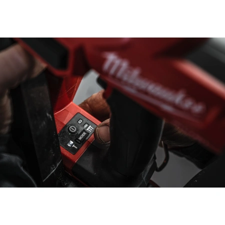 Аккумуляторный гвоздезабиватель(нейлер) с наклонным магазином Milwaukee M18 FN15GA-0X FUEL (Арт. 4933478091)