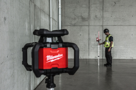 Аккумуляторный ротационный лазерный нивелир с зеленым лучом Milwaukee M18 RLOHVG300-501C (Арт. 4933493194)