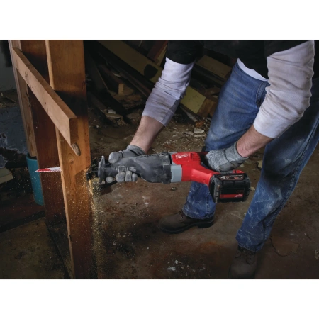 Аккумуляторная сабельная пила Milwaukee M18 BSX-402C SAWZALL  (Арт. 4933447285)