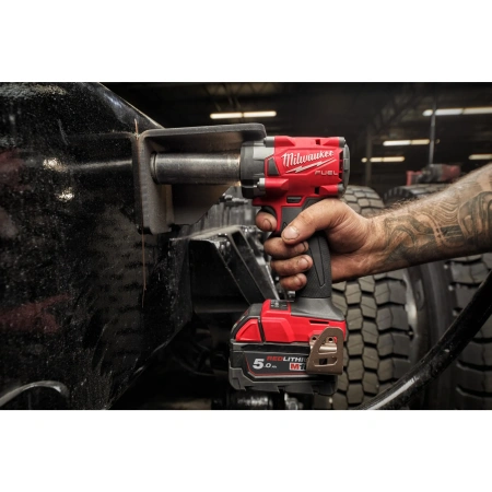 Аккумуляторный компактный ударный гайковерт с фиксацией пином Milwaukee M18 FIW2P12-502X FUEL (1/2'')  (Арт. 4933478447)