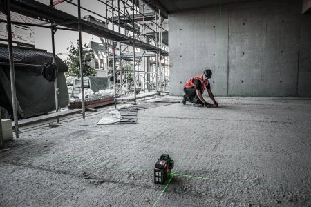 Аккумуляторный мультилинейный лазерный нивелир (3 линии x 360) с зеленым лучом Milwaukee M12 3PLSKIT-401P (Арт. 4933499379)