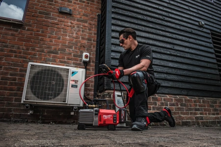 Аккумуляторный вакуумный насос Milwaukee M18 FVP5-801 [FORGE™] FUEL (замена для 4933498380) (Арт. 4933499249)