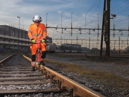 Аккумуляторный железнодорожный ударный гайковерт с фиксацией фрикционным кольцом Milwaukee M18 FHIWF1R-122C [FORGE™] FUEL (1'') (замена для 4933493141) (Арт. 4933499201)