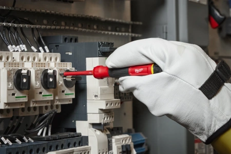 Набор отверток прецизионных, диэлектрических (изолированных) Milwaukee VDE 8 в 1 (Арт. 4932493659)