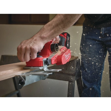 Аккумуляторный рубанок Milwaukee M18 BP-402C  (Арт. 4933451114)