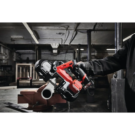 Аккумуляторная ленточная пила Milwaukee M12 FBS64-402X FUEL  (Арт. 4933478441)