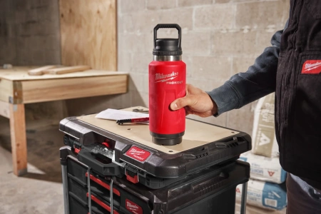 Термос красный Milwaukee PACKOUT CHUG LID 1065 мл (Арт. 4932493467)