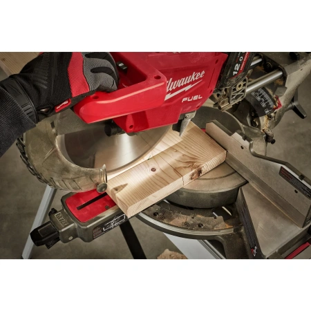 Аккумуляторная торцовочная пила Milwaukee M18 FMS 305-121 FUEL ONE-KEY (Li-Ion12Ач)  (Арт. 4933471122)