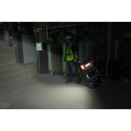 Аккумуляторный светодиодный фонарь с функцией зарядного устройства Milwaukee M18 POALC-0 PACKOUT  (Арт. 4933478120)