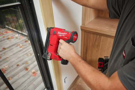 Аккумуляторный гвоздезабиватель(нейлер) с прямым магазином Milwaukee M12 FCN18GS-0X FUEL (Арт. 4933493354)