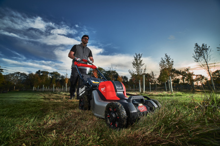 Аккумуляторная самоходная газонокосилка Milwaukee M18 F2LM46-0 FUEL (Арт. 4933492010)