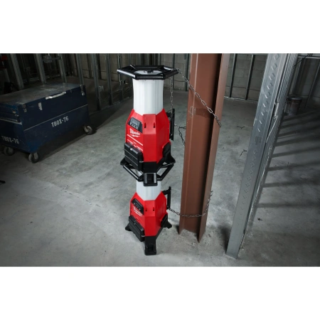 Аккумуляторный светодиодный фонарь c функцией зарядного устройства Milwaukee M18 ONESLDP-0 ONE-KEY  (Арт. 4933459160)