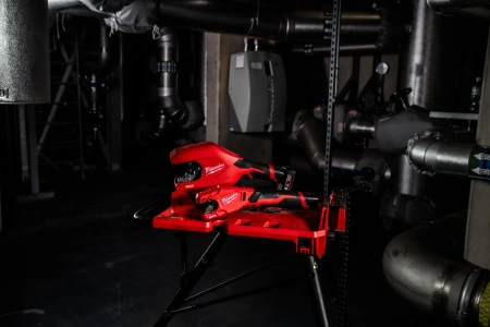 Аккумуляторный труборез для труб из нержавеющей стали и меди Milwaukee M12 PCSS54-402C (Арт. 4933498605)