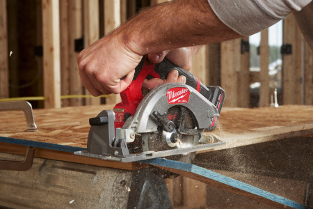 Аккумуляторная компактная циркулярная пила по дереву Milwaukee M12 FCS442-502X (замена для 4933448235) (Арт. 4933493489)