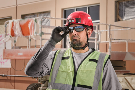 Очки защитные  Milwaukee PERFORMANCE с защитой от царапин и запотевания (затемненные, зеркальные)  (Арт. 4932498366)