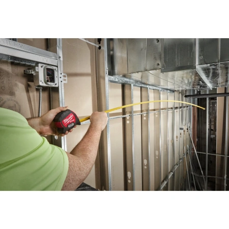 Рулетка магнитная Milwaukee Magnetic STUD GEN II  8м-26фт / ширина 33мм (футовая)  (Арт. 4932471629)