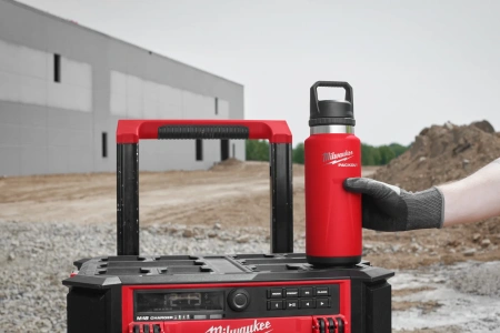 Термос красный Milwaukee PACKOUT CHUG LID 1065 мл (Арт. 4932493467)