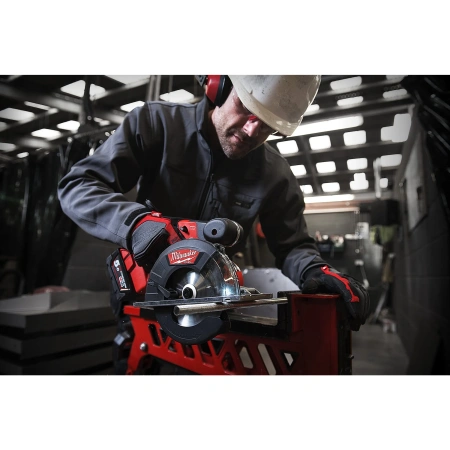 Аккумуляторная циркулярная пила по металлу Milwaukee M18 FMCS-502X FUEL  (Арт. 4933459193)