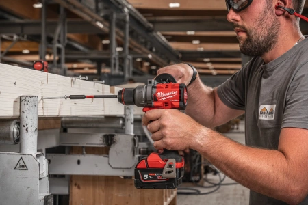 Аккумуляторная безударная дрель-шуруповерт Milwaukee M18 FDD3-502X FUEL (Арт. 4933479863)