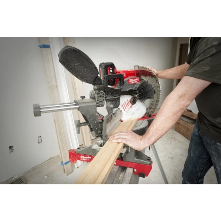 Аккумуляторная торцовочная пила Milwaukee M18 FMS 305-121 FUEL ONE-KEY (Li-Ion12Ач)  (Арт. 4933471122)
