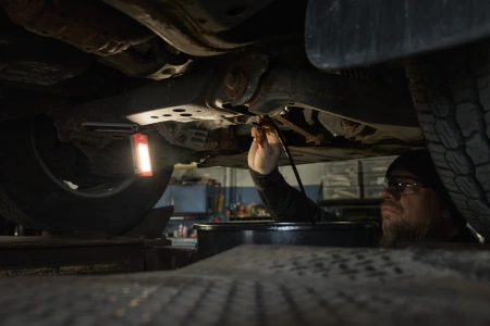 Аккумуляторный светодиодный фонарь с шарнирным световым блоком, заряжаемый через USB Milwaukee IR FFL (Арт. 4933493528)