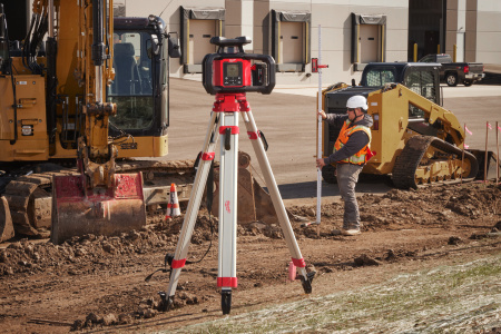 Аккумуляторный ротационный лазерный нивелир с красным лучом Milwaukee M18 RLOHV1200-501C (Арт. 4933493204)