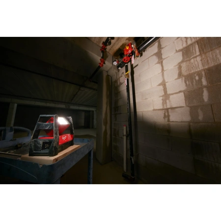 Аккумуляторный светодиодный фонарь с шарнирным световым блоком Milwaukee M18 HAL-0  (Арт. 4933451262)