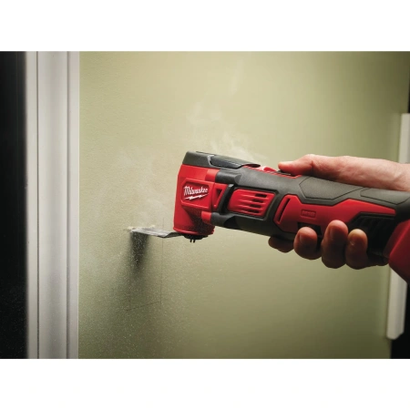 Аккумуляторный многофункциональный инструмент Milwaukee M18 BMT-421C  (Арт. 4933446210)
