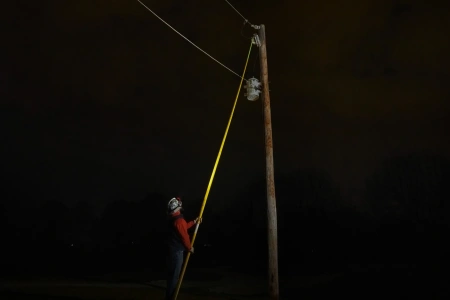 Аккумуляторный светодиодный фонарь для работ с ЛЭП, заряжаемый через USB Milwaukee L4 HSL-301 (Арт. 4933493968)