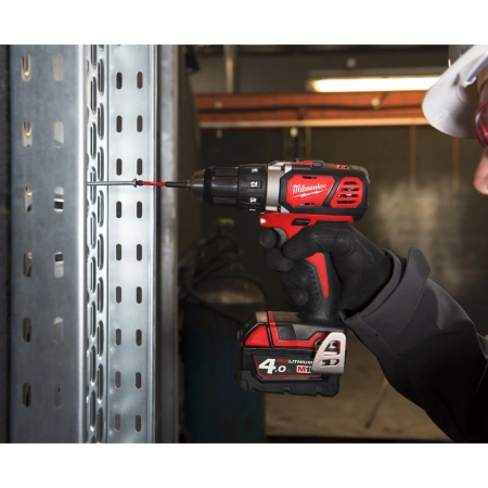 Аккумуляторная безударная дрель-шуруповерт Milwaukee M18 BDD-402C  (Арт. 4933443565)