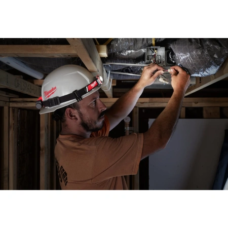 Аккумуляторный налобный, светодиодный фонарь, заряжаемый через USB Milwaukee L4 HLRP-301 (Арт. 4933479767)