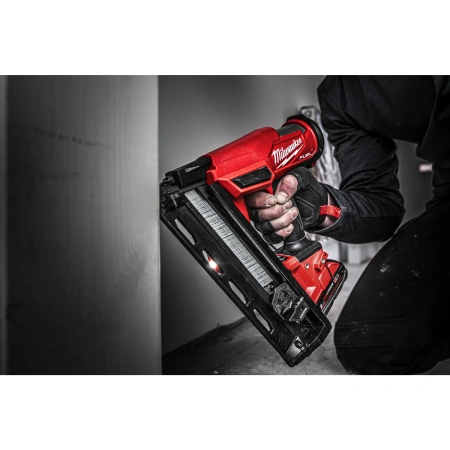 Аккумуляторный гвоздезабиватель(нейлер) с наклонным магазином Milwaukee M18 FN16GA-202X FUEL (Арт. 4933478092)