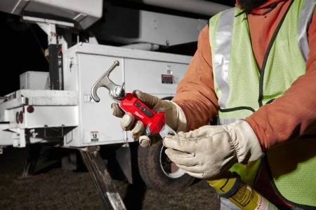 Аккумуляторный светодиодный фонарь для работ с ЛЭП, заряжаемый через USB Milwaukee L4 HSL-301 (Арт. 4933493968)