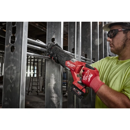 Аккумуляторная сабельная пила Milwaukee M18 ONEFSZ-502X FUEL ONE-KEY SAWZALL  (Арт. 4933478294)