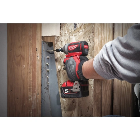 Аккумуляторный импульсный винтоверт Milwaukee M18 BLID2-502X  (Арт. 4933464520)