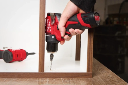 Аккумуляторная безударная дрель-шуруповерт Milwaukee M12 BLDDRC-402C (замена для 4933441925) (Арт. 4933499688)