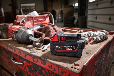 Аккумулятор устойчивый к химикатам Milwaukee M18 B5-CR 5Ач (Арт. 4932479265)